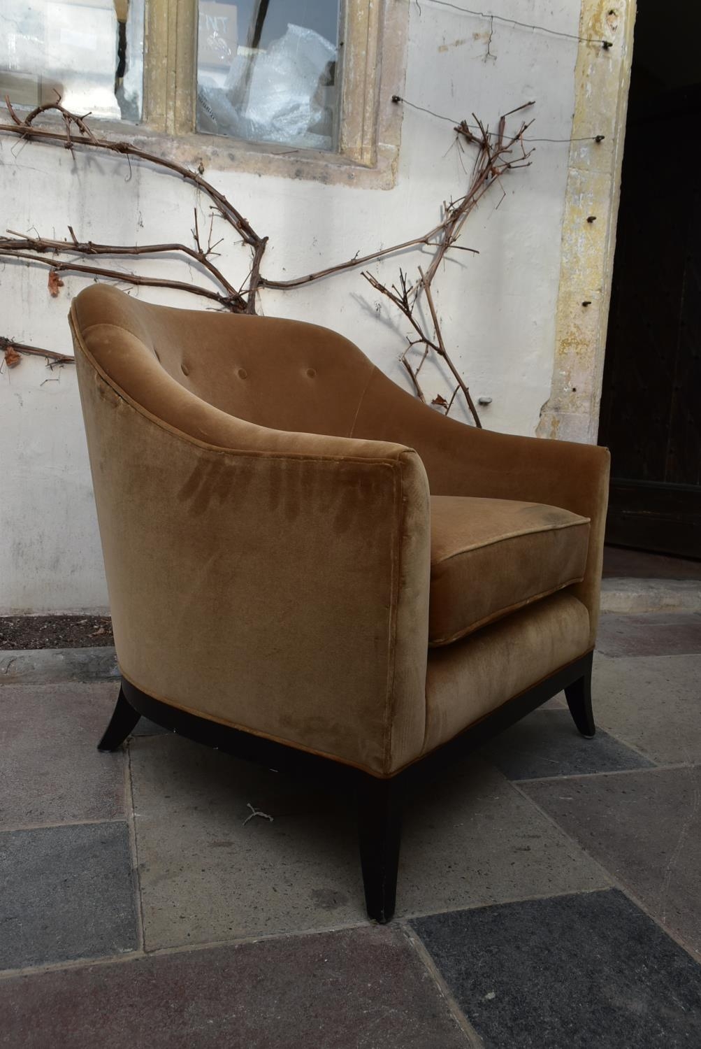 A contemporary tub armchair in buttoned upholstery on sabre supports. H.79 W.77 D.64cm - Image 3 of 4