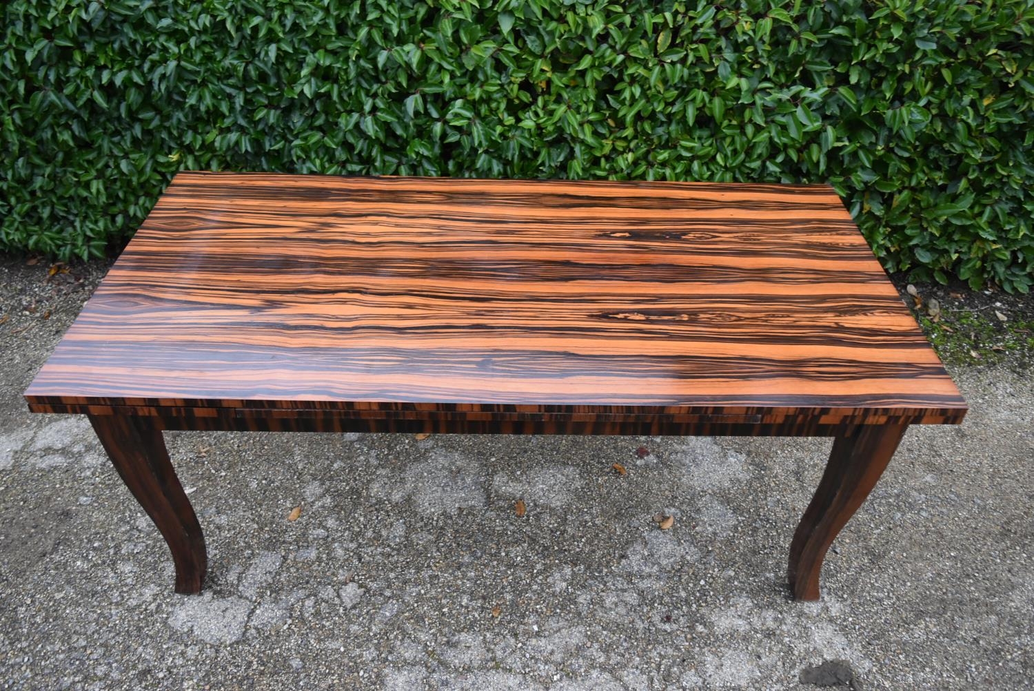 A contemporary zebra wood extending draw leaf dining table raised on square tapering shaped - Image 3 of 8