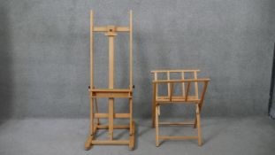 A contemporary Daler Rowney beech framed easel along with a folding folio stand.