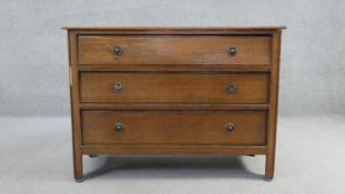 A vintage oak chest of drawers. H.78 W.106 D.45cm
