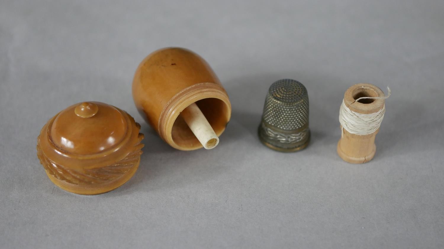 Three 19th century coquilla nut and vegetable ivory acorn design thimble holders. Each with a - Image 3 of 6