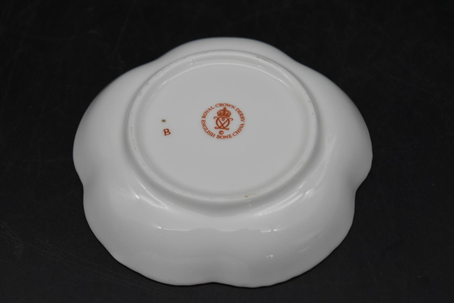 A collection of early 20th century chinaware. To include serving bowl, serving plate, two small - Image 10 of 12