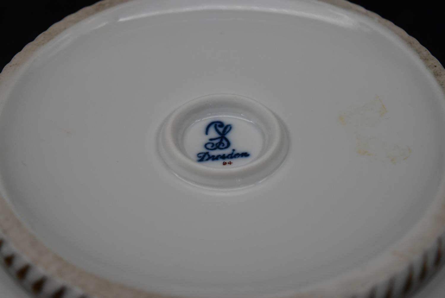 A collection of early 20th century chinaware. To include serving bowl, serving plate, two small - Image 4 of 12