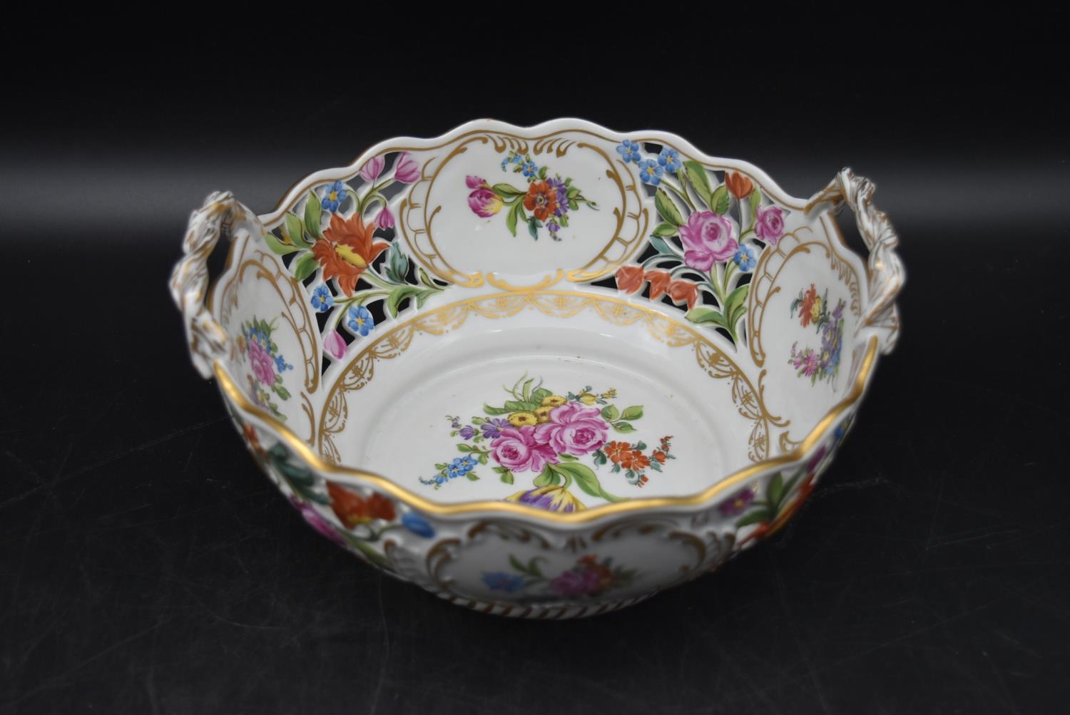 A collection of early 20th century chinaware. To include serving bowl, serving plate, two small - Image 3 of 12