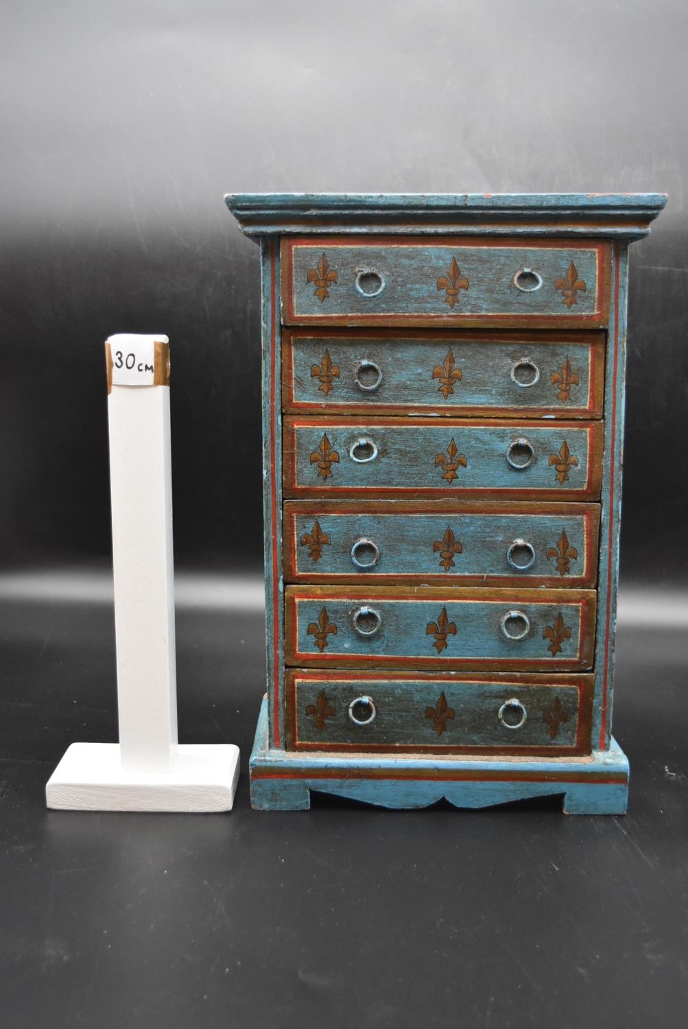 An Indian jewellery chest in the form of a painted six drawer tallboy with gilt Fleur de Lys - Image 2 of 6