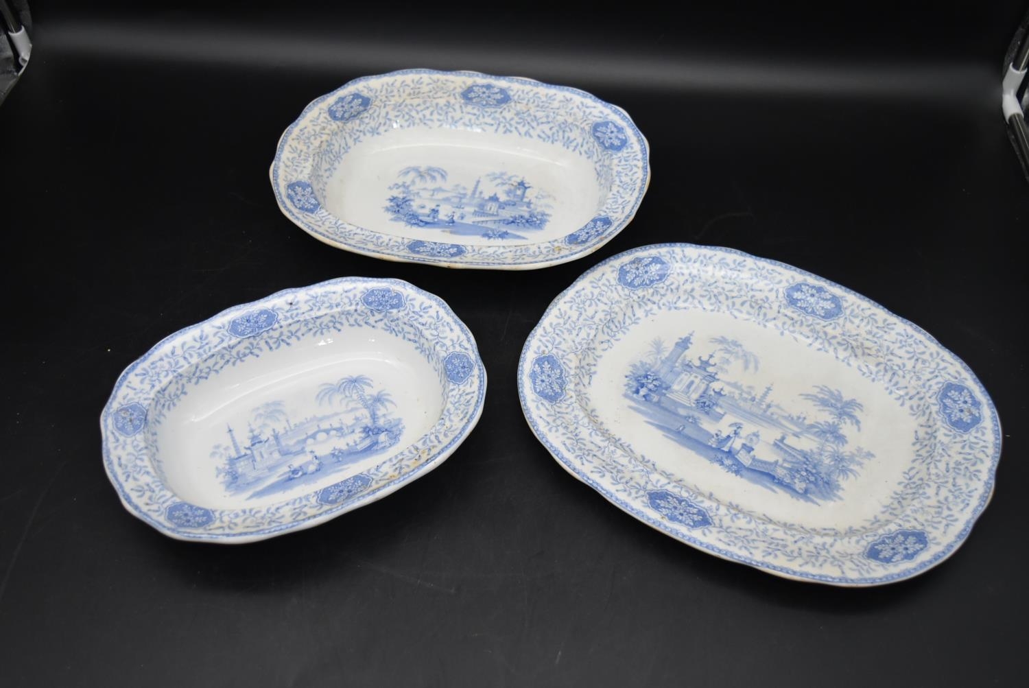 A set of three early 20th century Davenport serving bowls, 'Erica' decorated with foliate garden