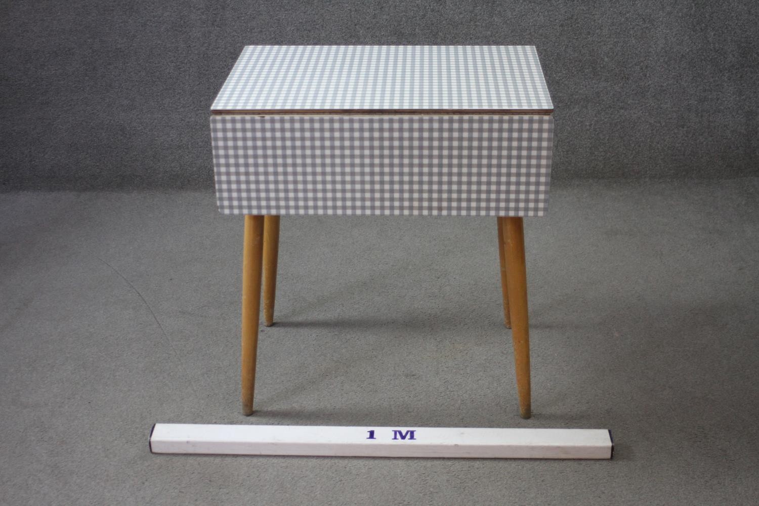 A mid century vintage drop flap kitchen table with gingham check laminated top. H.74 W.89 D.68 cm. - Image 3 of 11