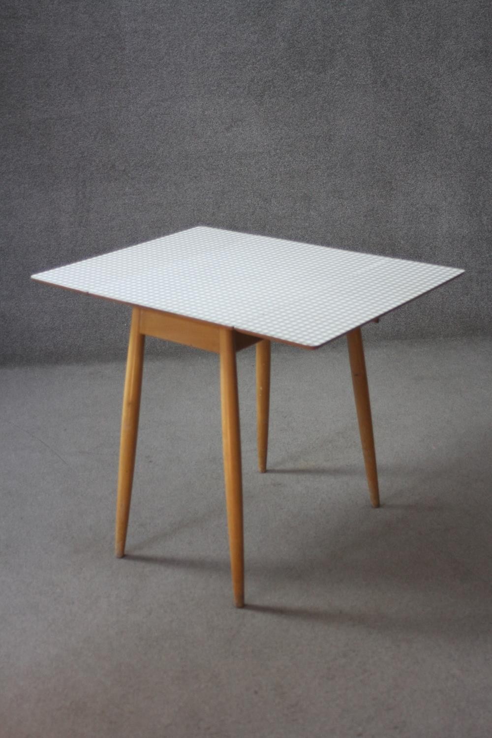 A mid century vintage drop flap kitchen table with gingham check laminated top. H.74 W.89 D.68 cm. - Image 9 of 11