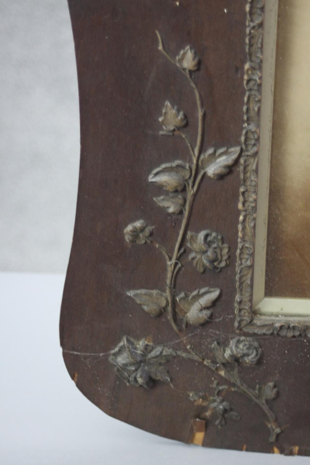 A 19th century veneered and plaster applique floral design picture frame with black and white - Image 4 of 6