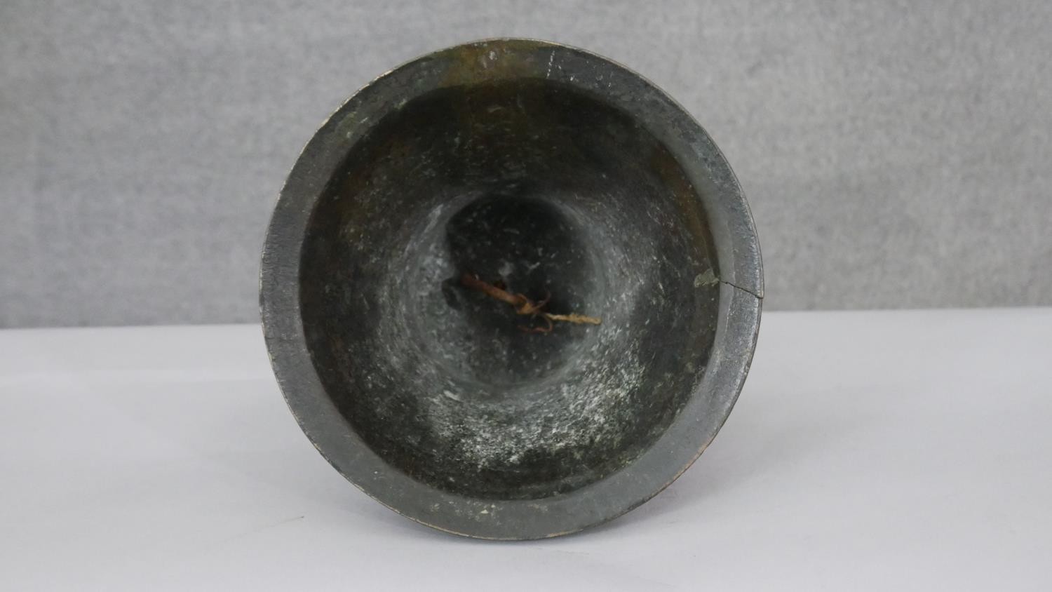 An early 20th century bronze bell, inscribed to the rim 20 3/4. H.25 Diam.24cm - Image 4 of 5