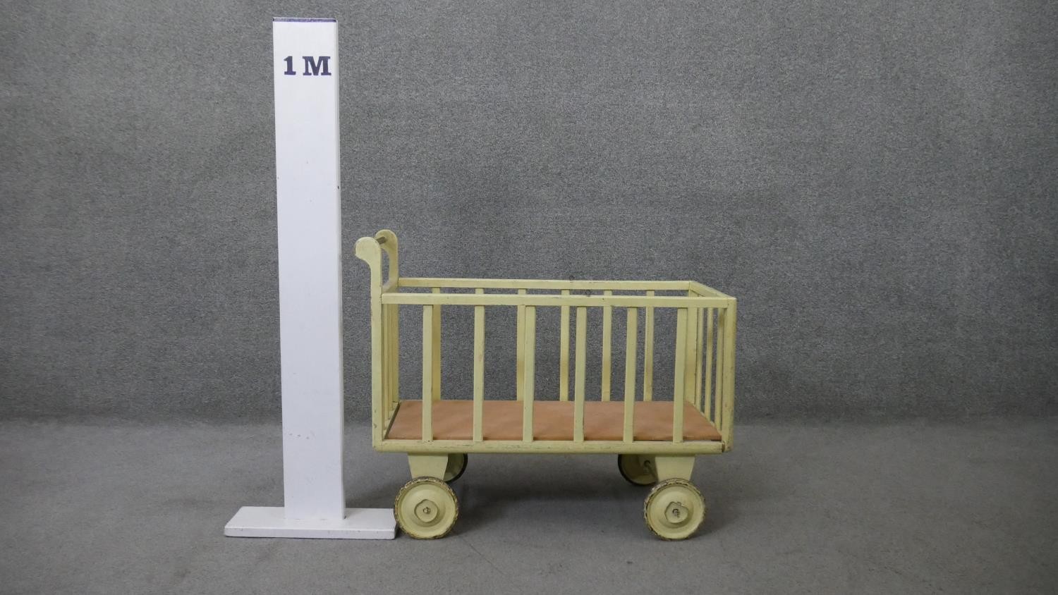 A vintage painted child's toy trolley or doll's pram. H.58 W.75 D.34 cm - Image 4 of 4