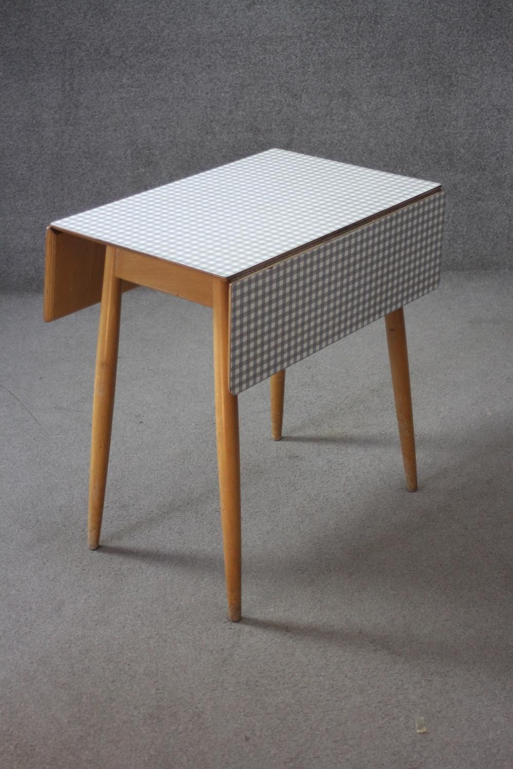 A mid century vintage drop flap kitchen table with gingham check laminated top. H.74 W.89 D.68 cm. - Image 4 of 11