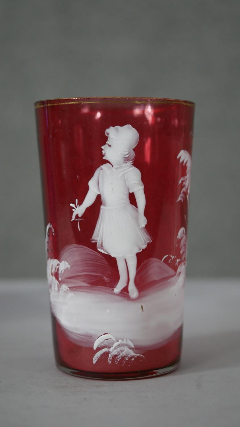 A collection of Victorian Mary Gregory style glassware. Including a cranberry blown glass cup with - Image 7 of 10