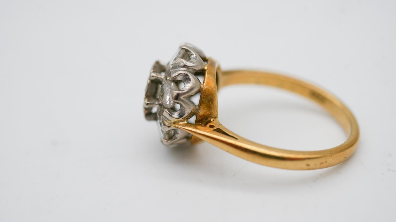 A 18 carat gold and white metal (tested platinum) diamond cluster ring. Set with seven round - Image 4 of 7
