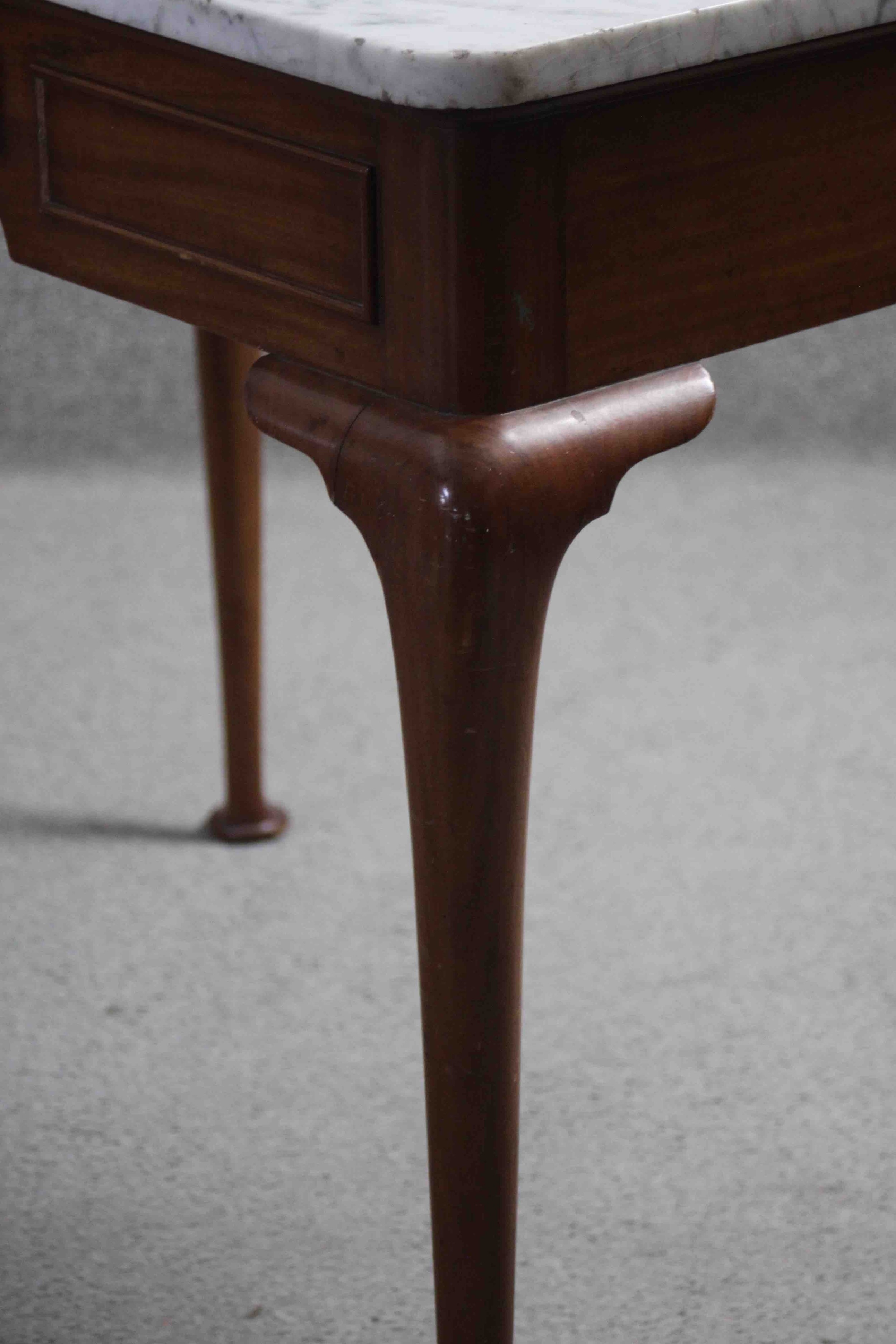 A C.1900 mahogany washstand with marble back and top on slender cabriole pad foot supports. H.104 - Image 4 of 5