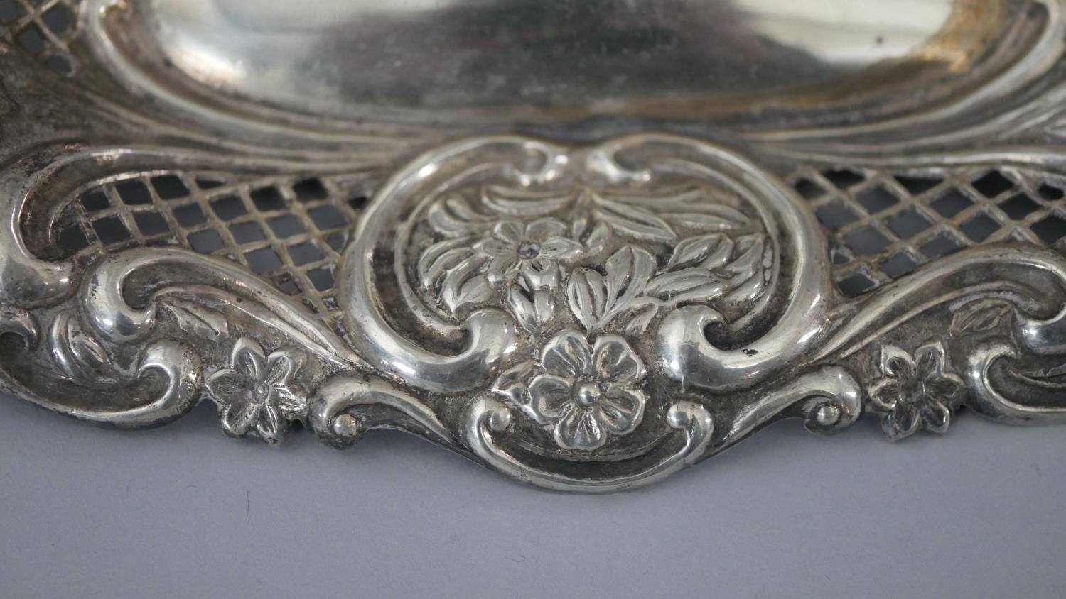 A Victorian pierced repousse design silver pin dish with floral and scrolling motifs and pierced - Image 3 of 5