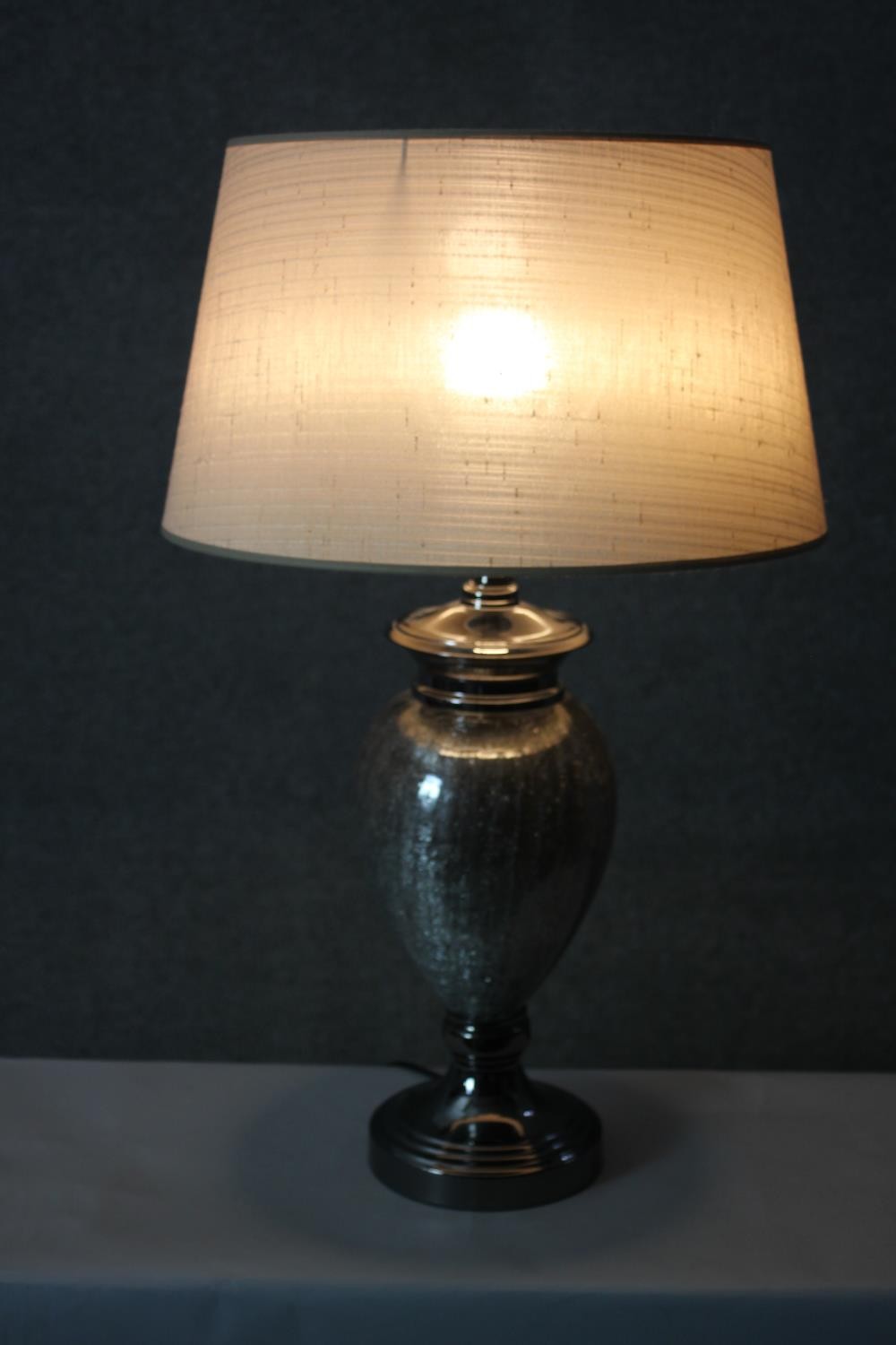 A pair of crackle mirrored grey glass urn design table lamps with cream shades. H.74 Diameter 18 cm. - Image 3 of 6