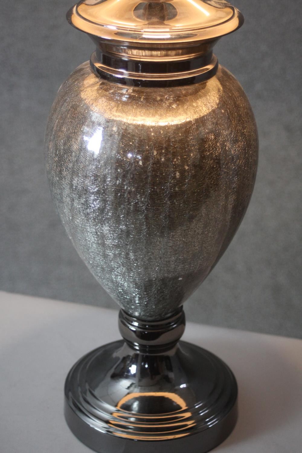 A pair of crackle mirrored grey glass urn design table lamps with cream shades. H.74 Diameter 18 cm. - Image 4 of 6