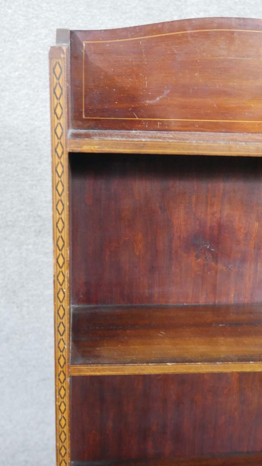 An Edwardian mahogany and satinwood strung narrow open bookcase on shaped supports. H.117 W.41 D.17 - Image 3 of 5