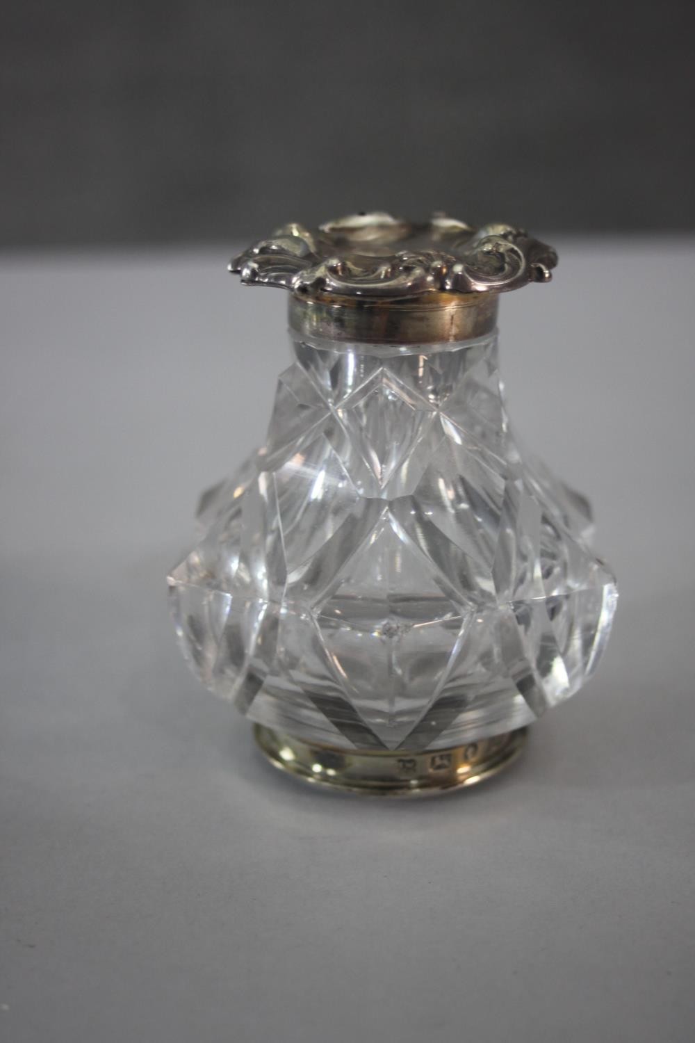 A 19th century cut glass and silver topped ink well and pounce pot with repousse detailing along - Image 5 of 12