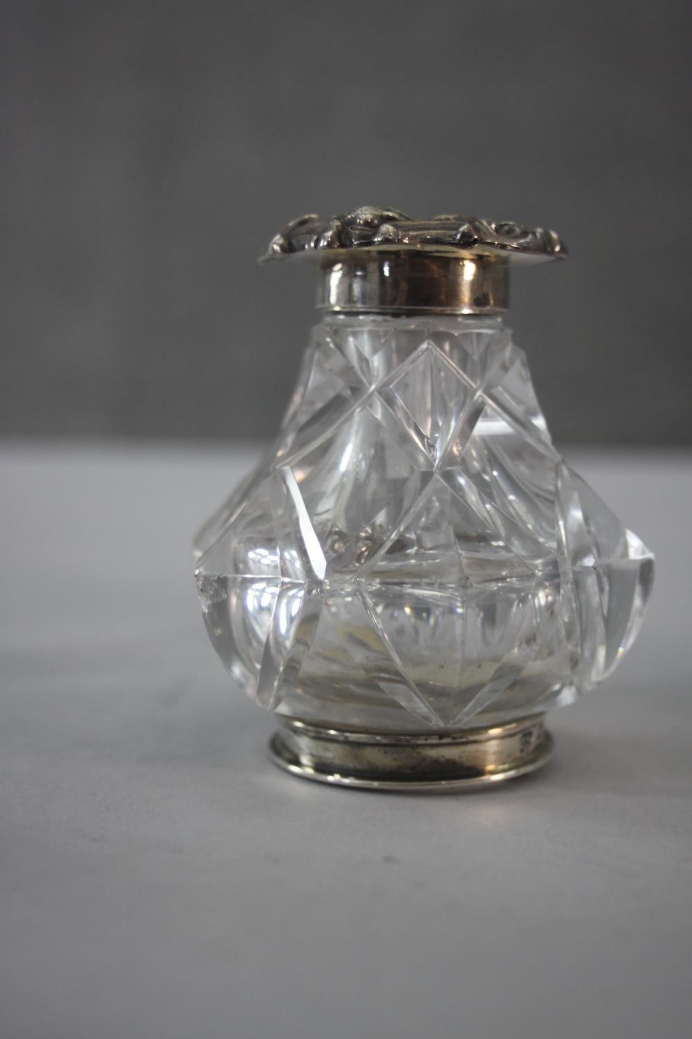 A 19th century cut glass and silver topped ink well and pounce pot with repousse detailing along - Image 7 of 12