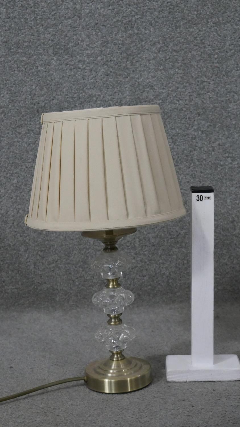 A vintage glass and brass table lamp with cream pleated shade. H.45 Diam.25 cm - Image 2 of 5