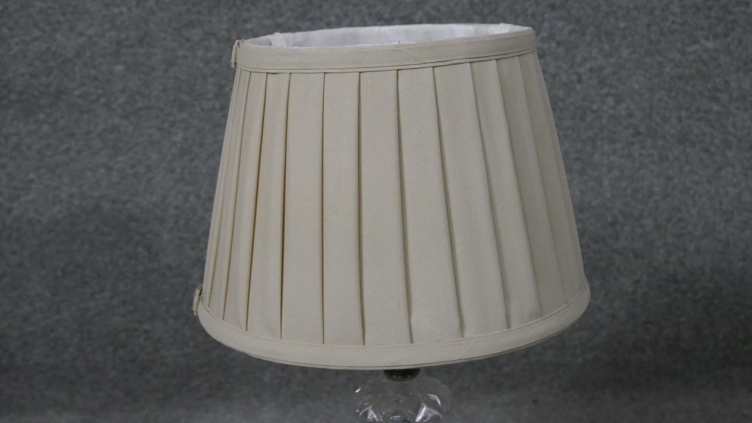 A vintage glass and brass table lamp with cream pleated shade. H.45 Diam.25 cm - Image 4 of 5