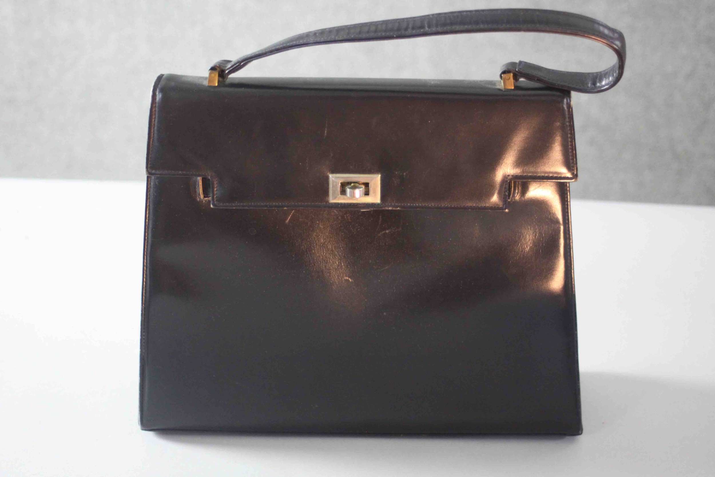 Three vintage leather ladies evening bags, two with chain straps. H.37.W.29.D.9cm (Largest) - Image 3 of 5