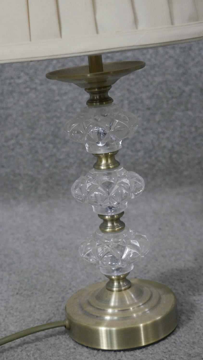 A vintage glass and brass table lamp with cream pleated shade. H.45 Diam.25 cm - Image 3 of 5
