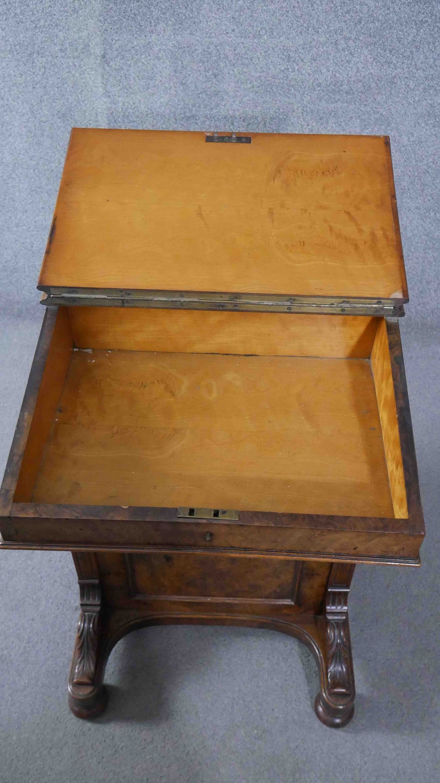 A Victorian walnut Davenport with hinged sloped leather lined writing surface above four drawers - Image 4 of 5