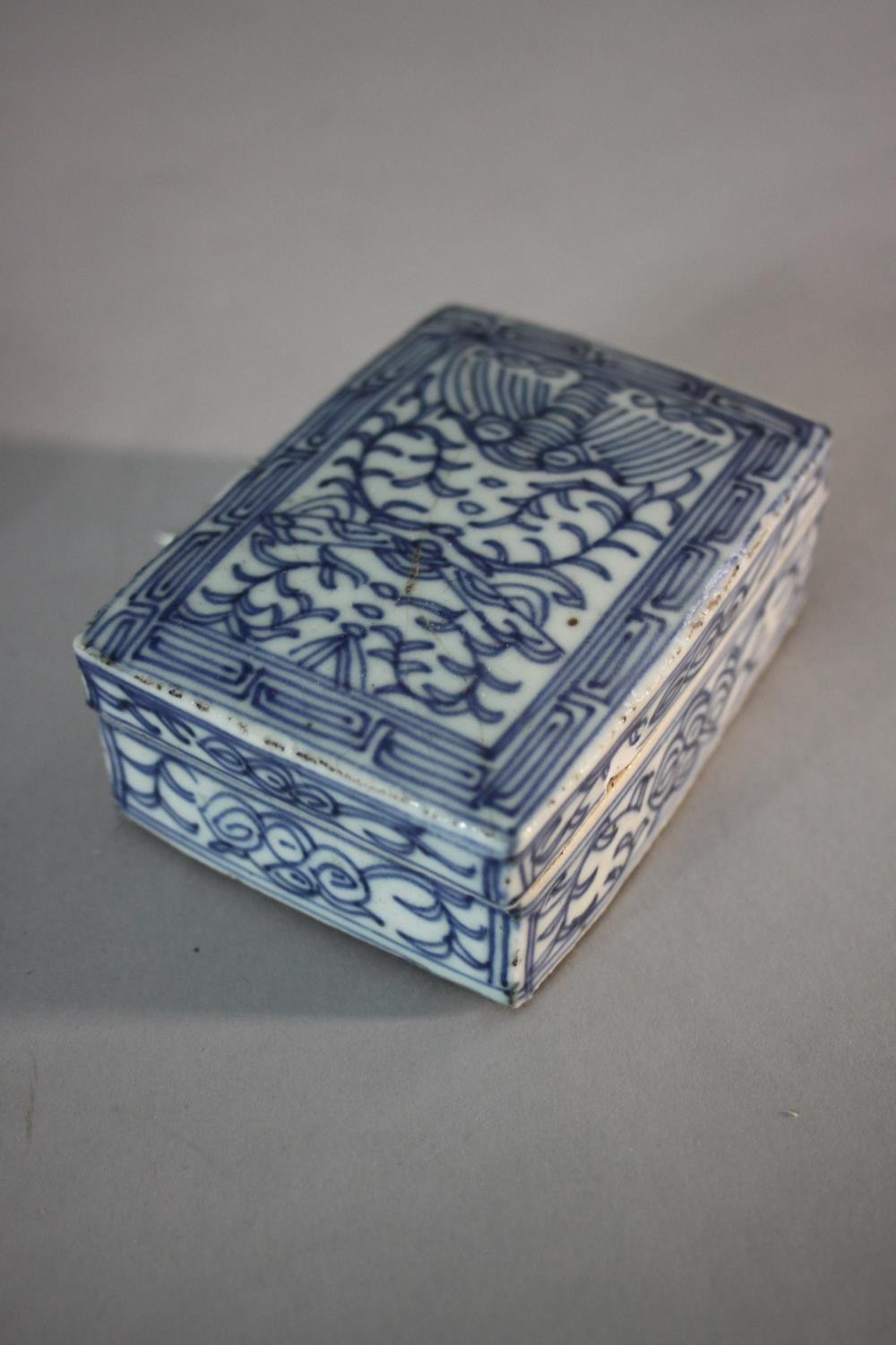 Two early 20th century blue and white Chinese boxes. One circular with stylised floral design and - Image 6 of 9