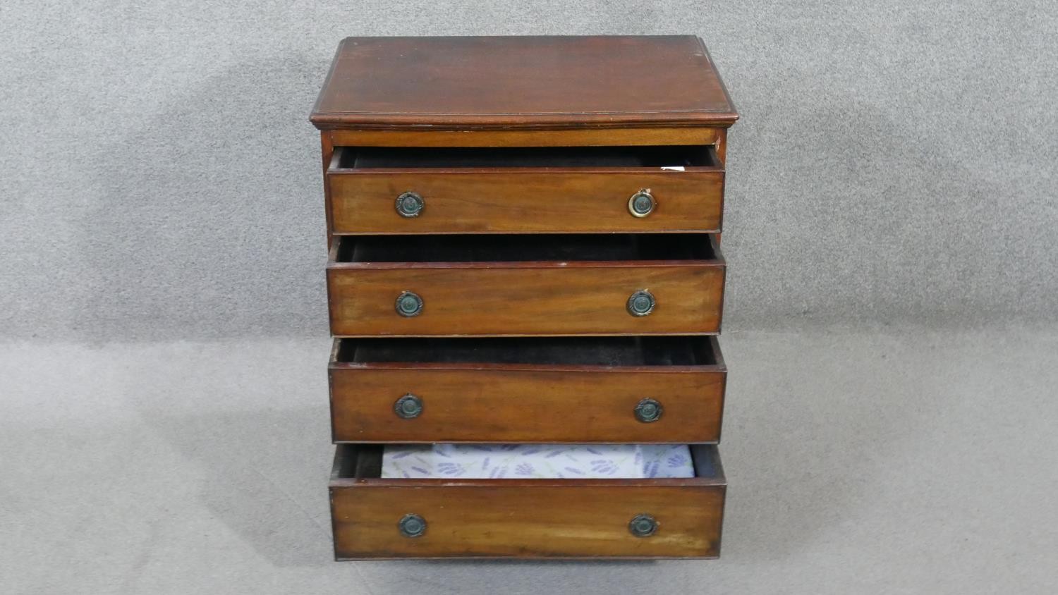 A 19th century mahogany Georgian style small chest of four drawers on shaped bracket feet. H.70 W.62 - Image 3 of 5