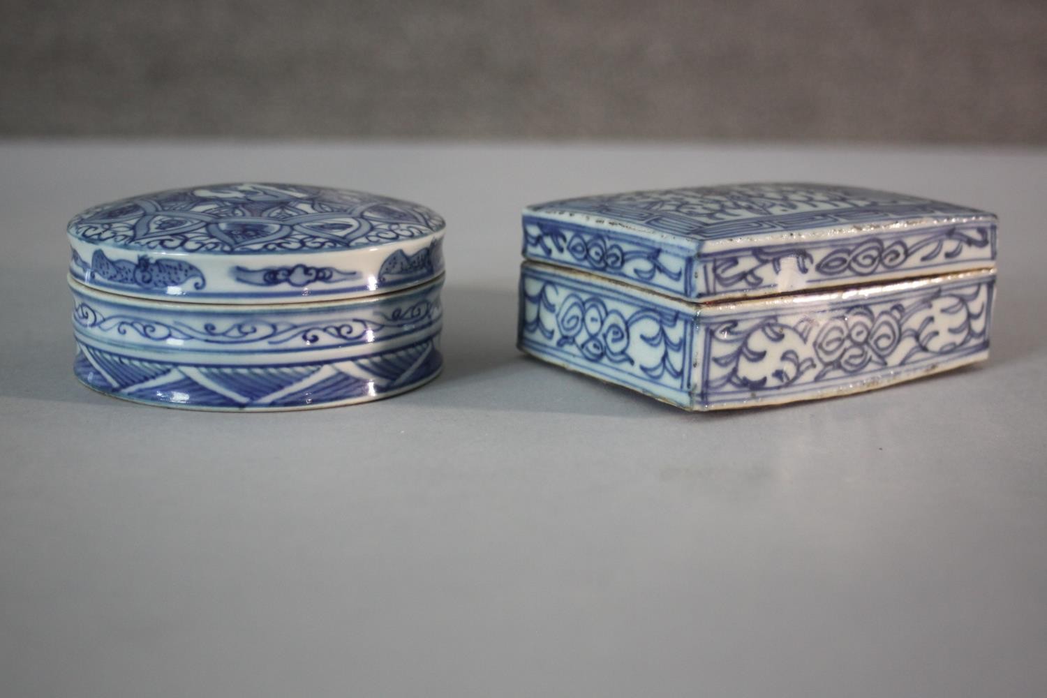 Two early 20th century blue and white Chinese boxes. One circular with stylised floral design and - Image 3 of 9