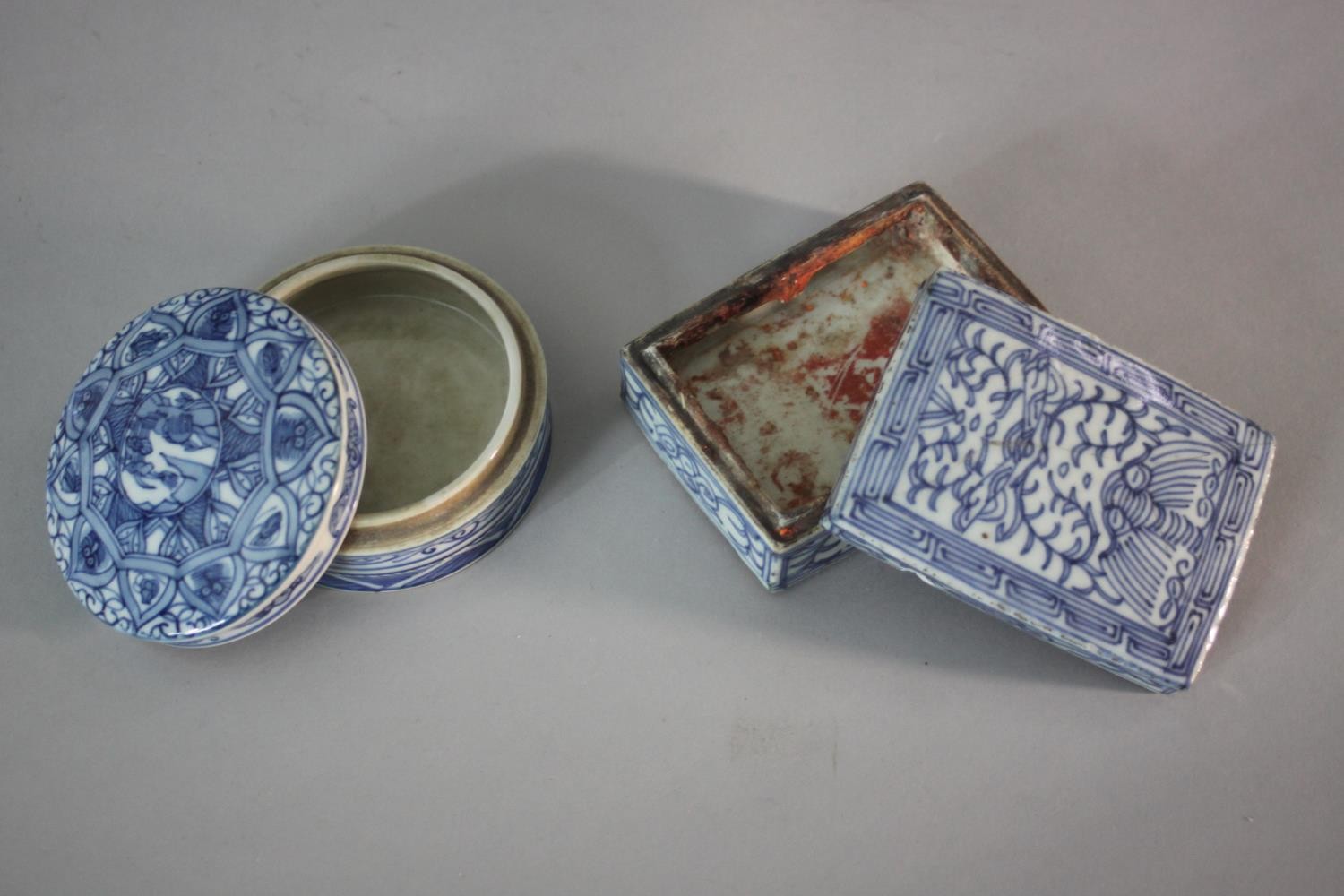 Two early 20th century blue and white Chinese boxes. One circular with stylised floral design and - Image 4 of 9