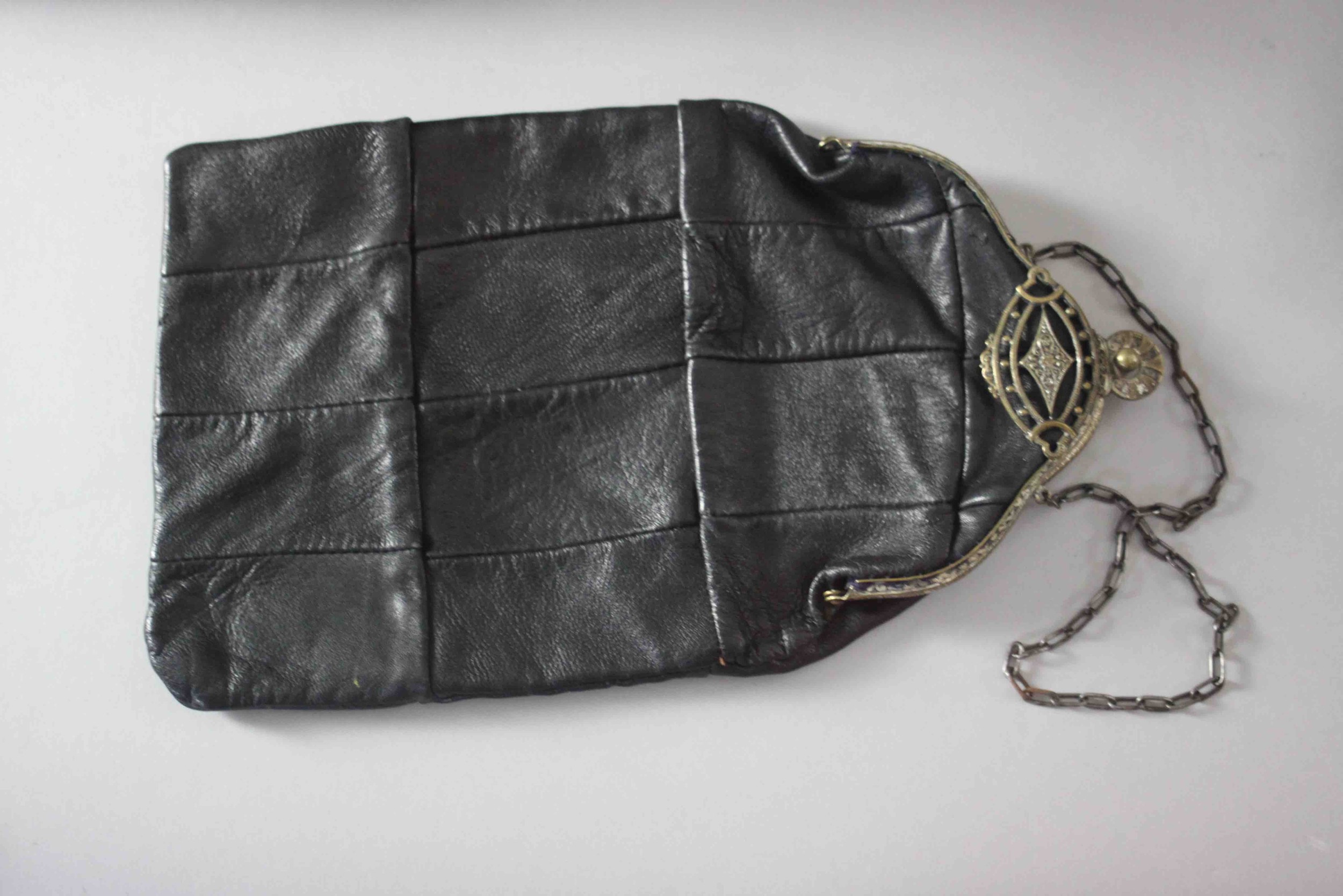 Three vintage leather ladies evening bags, two with chain straps. H.37.W.29.D.9cm (Largest) - Image 5 of 5