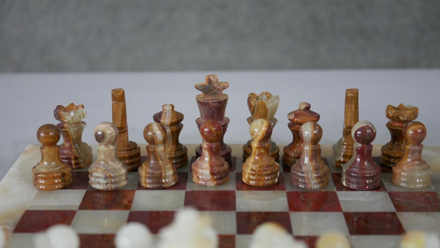 A vintage hand carved alabaster chess set with alabaster chess board. (Complete) H.1 W.30 D.30cm ( - Image 3 of 8