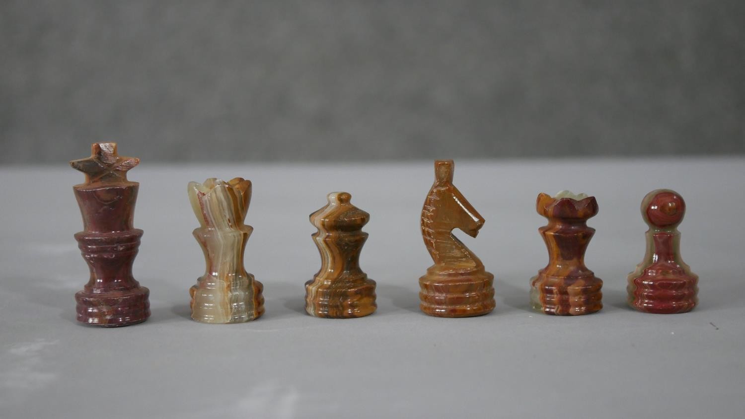 A vintage hand carved alabaster chess set with alabaster chess board. (Complete) H.1 W.30 D.30cm ( - Image 6 of 8