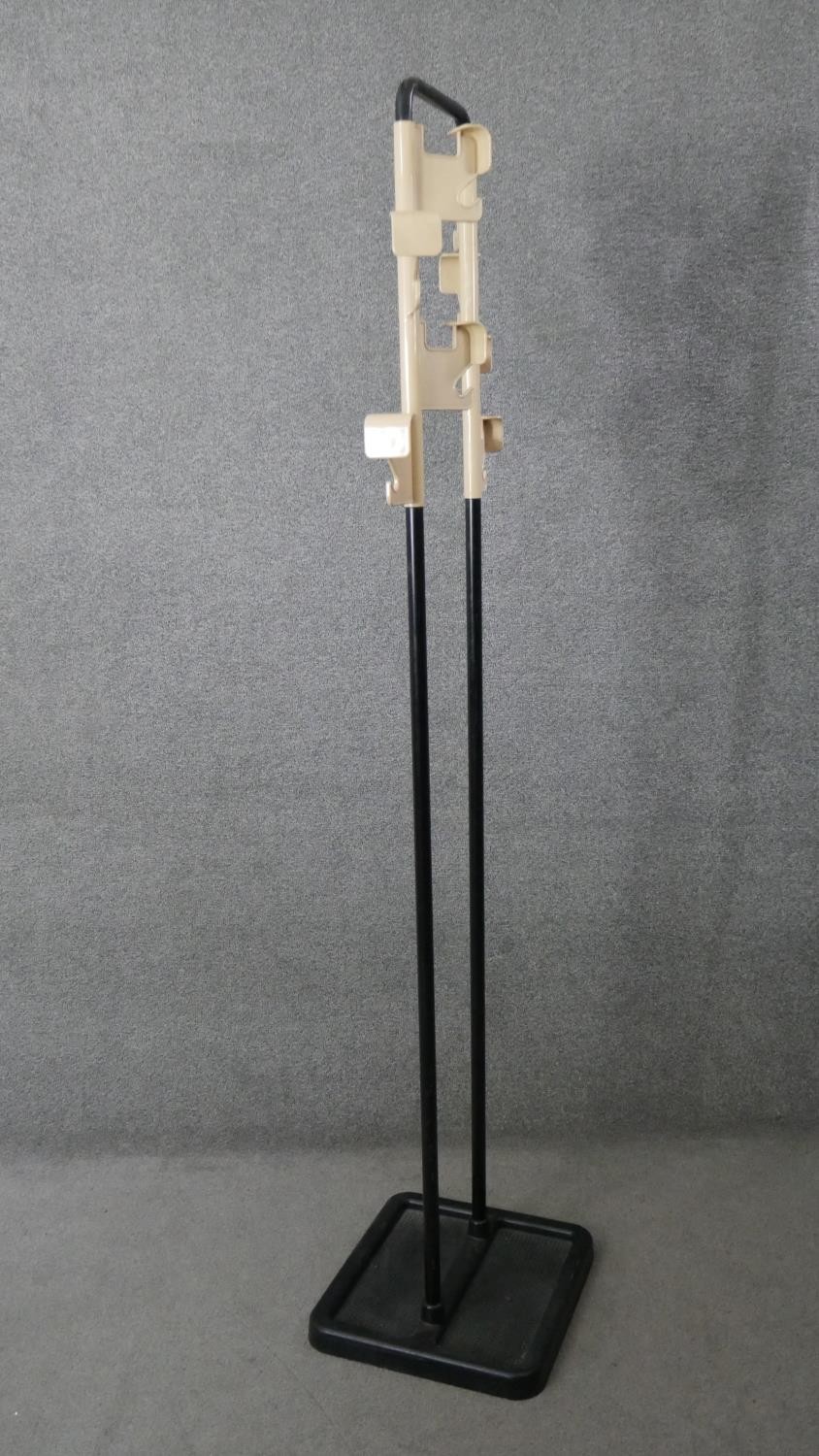 A 1970's vintage Manade coat stand by Jean Pierre Vitrac for SAMP Design with revolving adjustable - Image 7 of 7