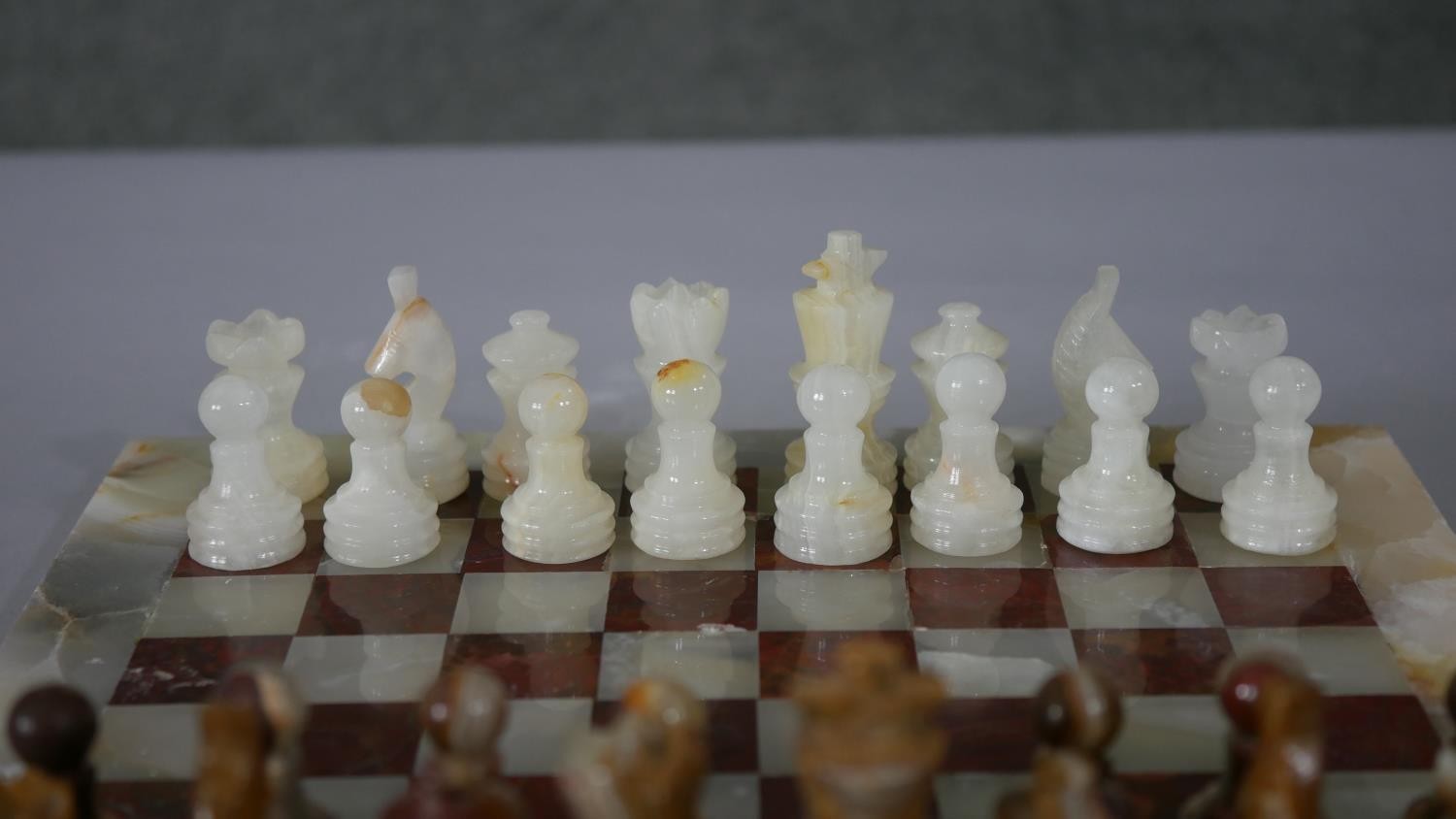 A vintage hand carved alabaster chess set with alabaster chess board. (Complete) H.1 W.30 D.30cm ( - Image 4 of 8