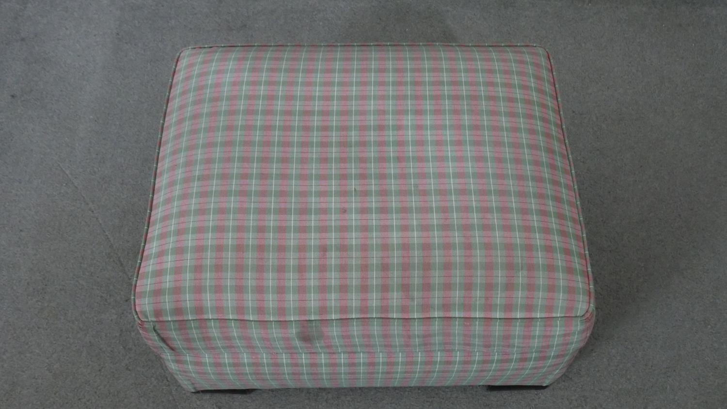 A contemporary upholstered footstool with matching cushions. H.33 W.64 D.50CM (largest) - Image 5 of 5