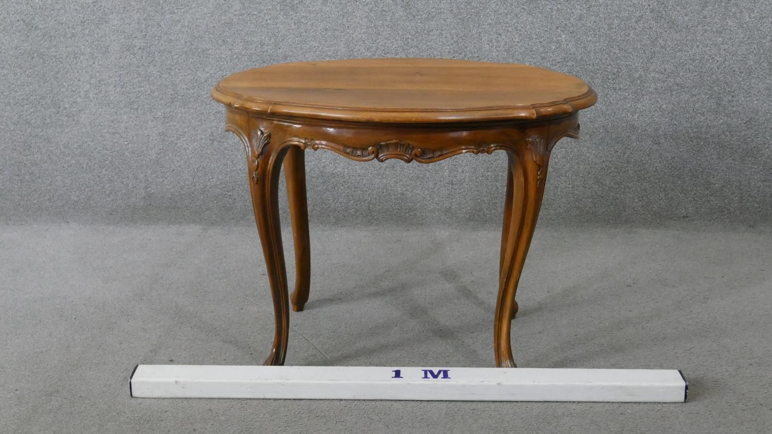 A Continental style walnut centre table on carved cabriole supports. H.55 W.72 D.54CM - Image 2 of 5