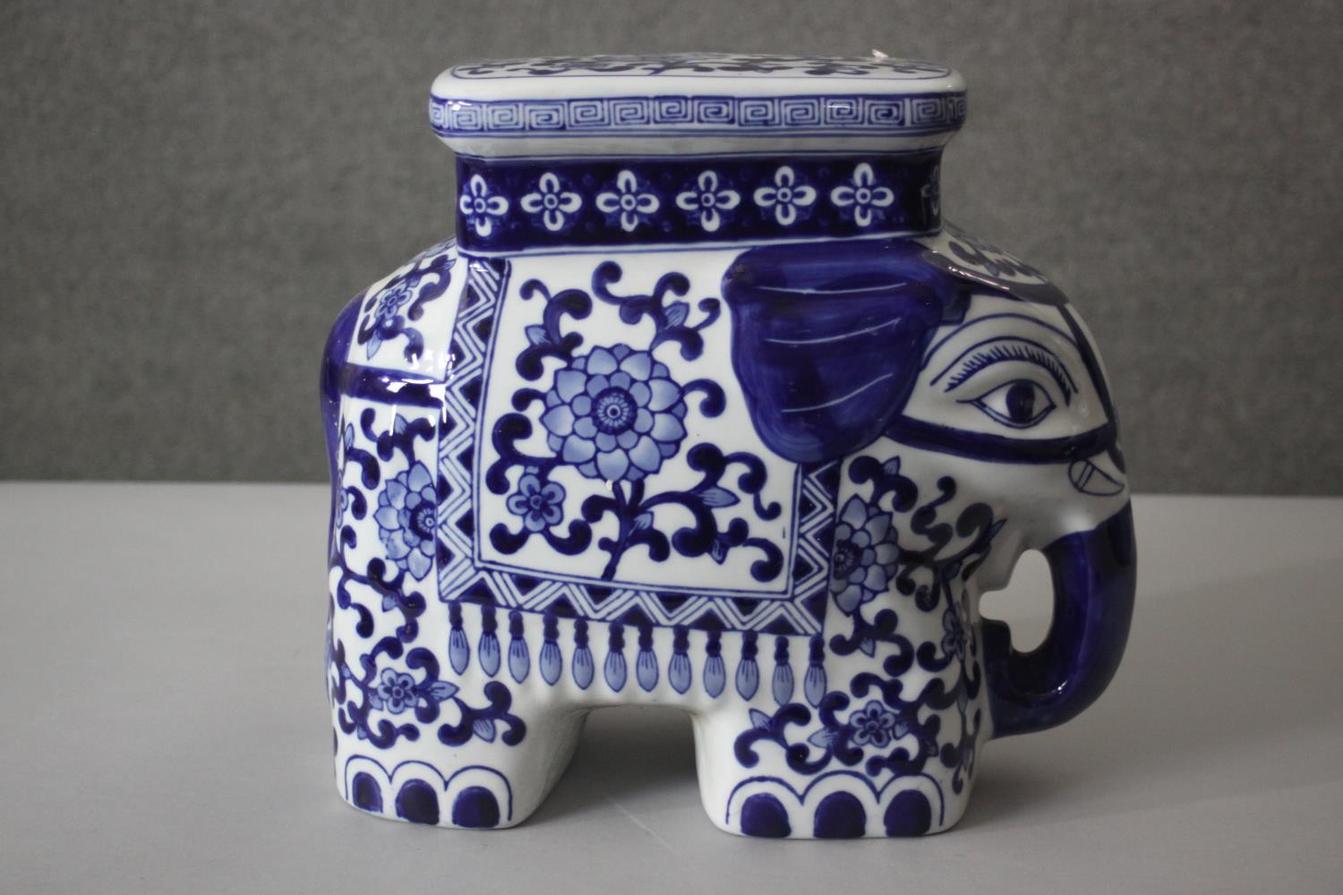 Two hand painted ceramic elephant stools. One blue and white in the Chinese style and the other with - Image 4 of 10