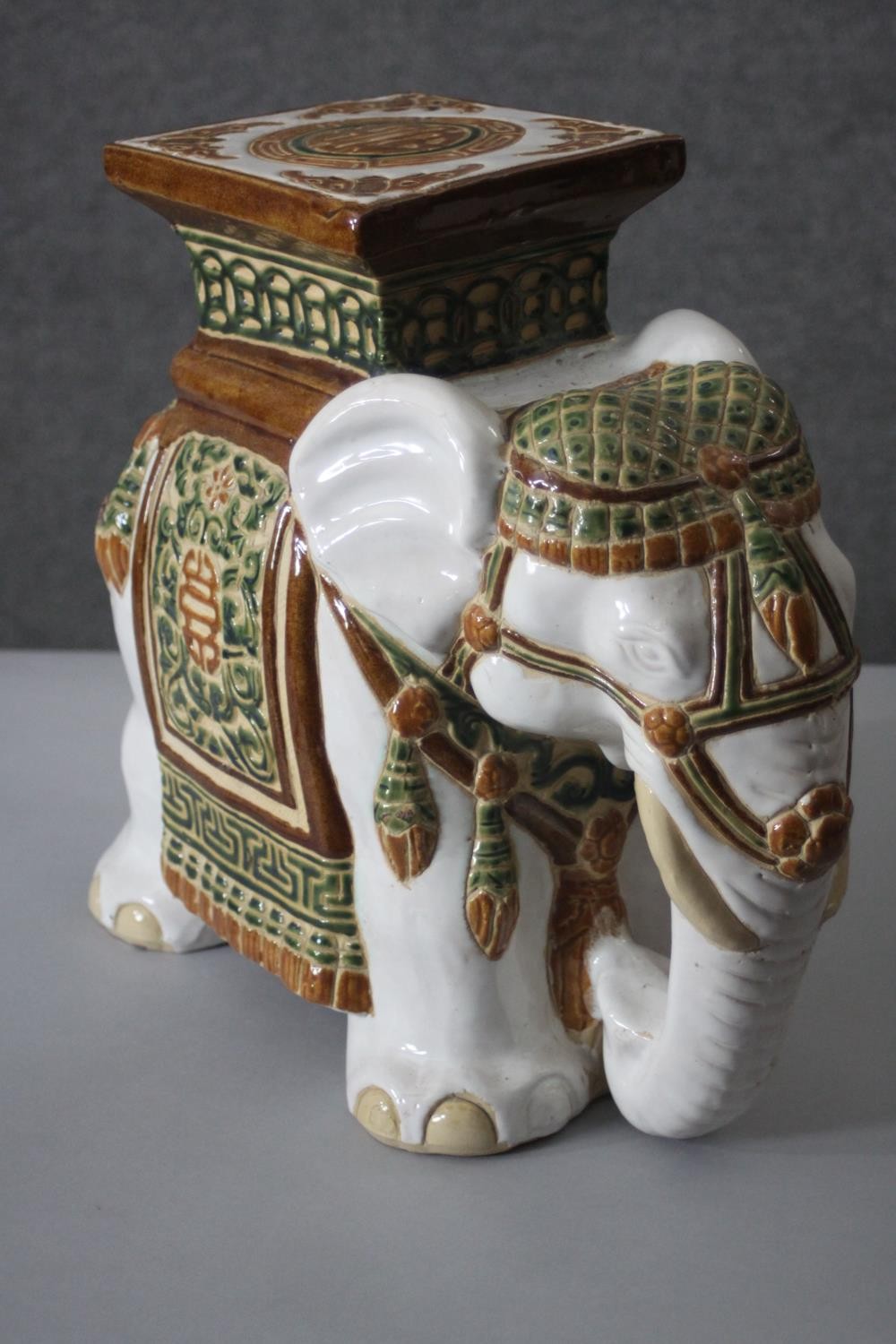 Two hand painted ceramic elephant stools. One blue and white in the Chinese style and the other with - Image 8 of 10