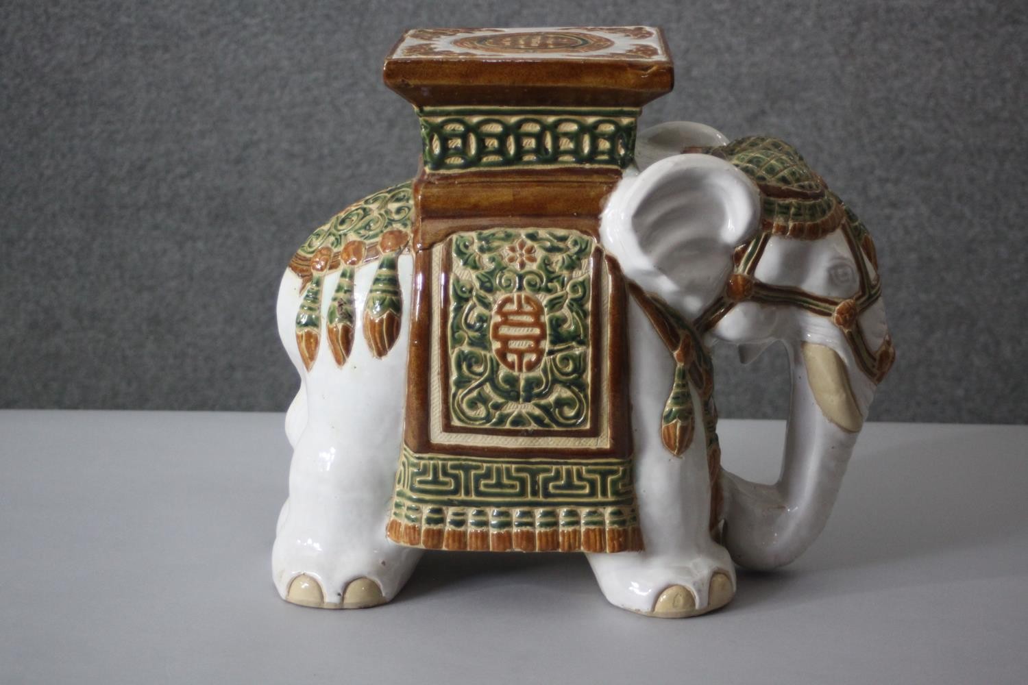 Two hand painted ceramic elephant stools. One blue and white in the Chinese style and the other with - Image 7 of 10