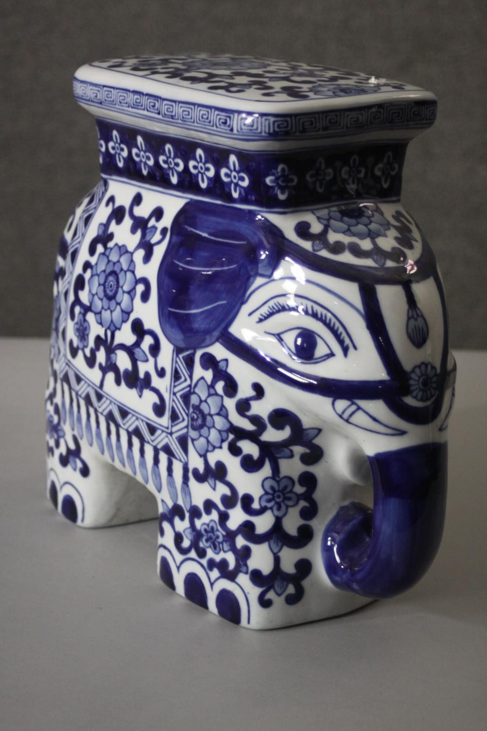 Two hand painted ceramic elephant stools. One blue and white in the Chinese style and the other with - Image 5 of 10