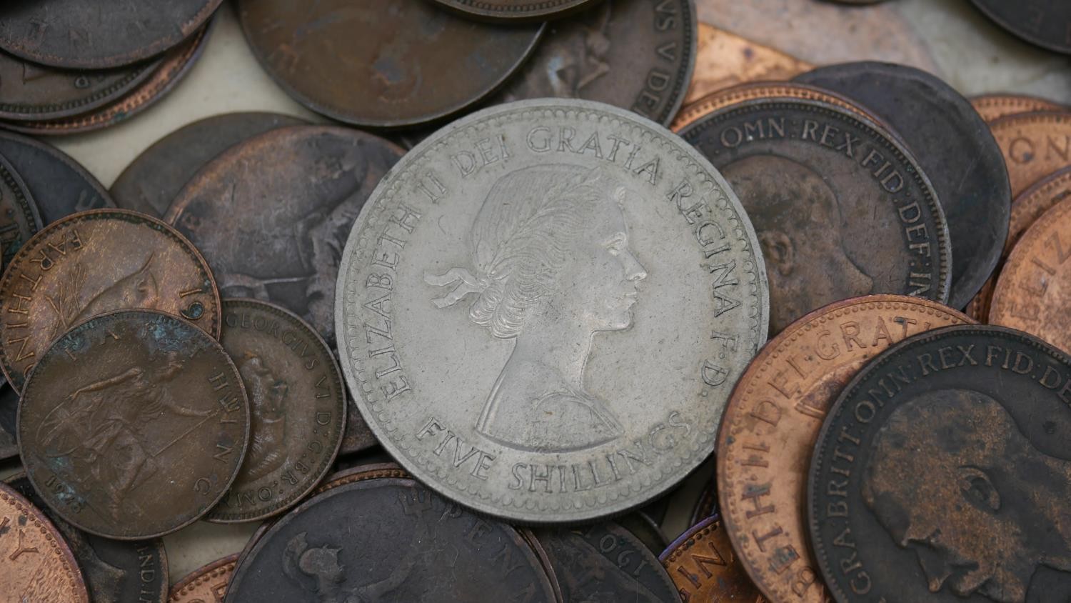 A collection of world and British coins. H.4 W.31 D.17cm (box) - Image 5 of 8