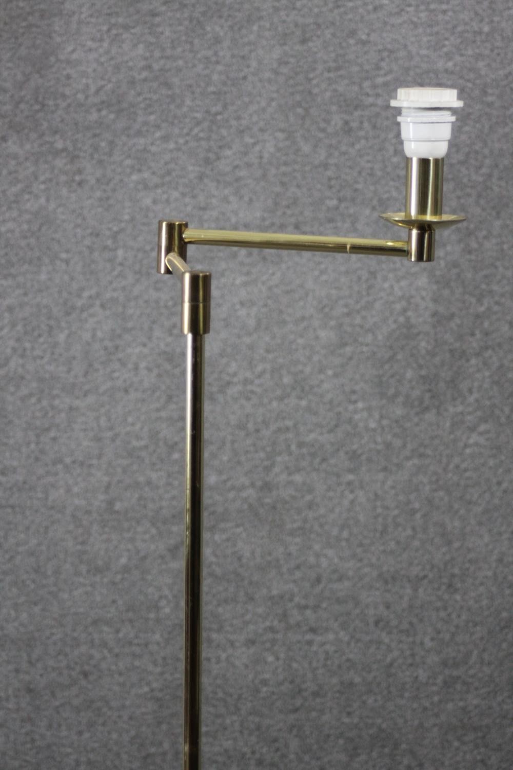 A vintage brass extending standard lamp with hinged articulated arm. H.153 (fully extended) Dia. - Image 2 of 4