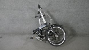 A Dahon Vitesse 7005 Aluminium folding bike.