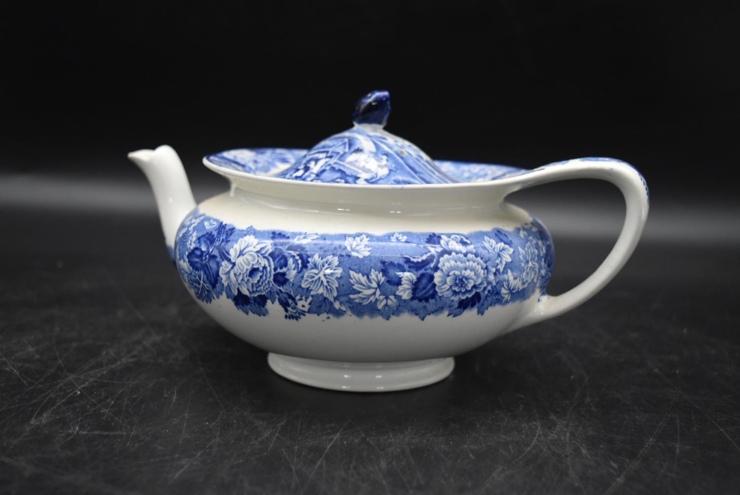 A collection of early 20th century blue and white chinaware. To include a serving bowl, butter - Image 10 of 17