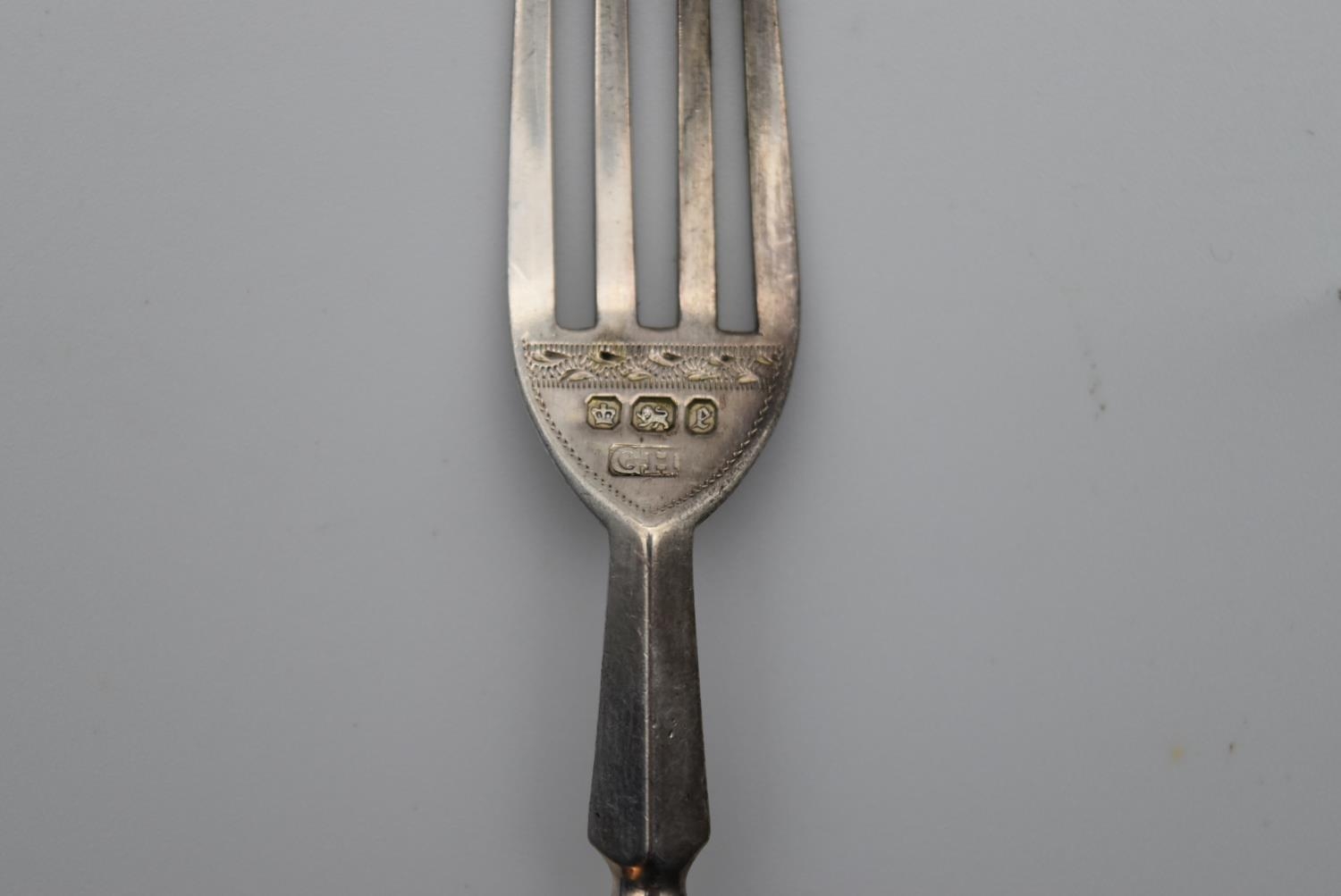 A set of eight late Victorian fruit knives and forks with Mother of Pearl handles, Sheffield 1897. - Image 3 of 7